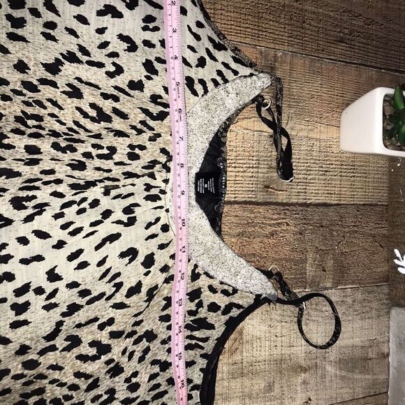 Charlotte Russe leopard dress - Picture 8 of 9